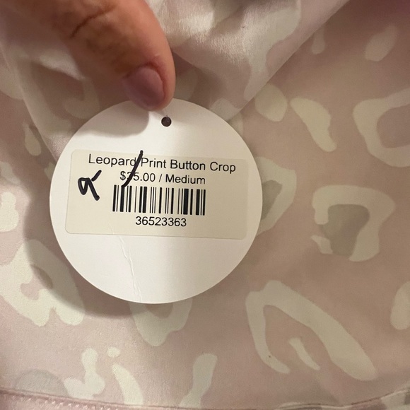 NWT size Medium 100 % polyester crop top - Picture 4 of 6